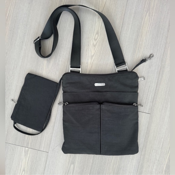 Baggallini Women's Horizon Crossbody Bag with RFID
Wristlet - CHARCOAL - Picture 2 of 11